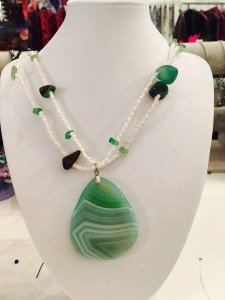 Yeşil akik uçlu kolye