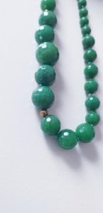 Yeşim taşı köşeli kesim kolye