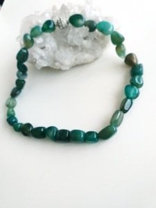 YEŞİL AKİK İRİ TANELİ .KÖŞELİ KESİM KOLYE.