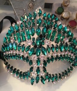 Yeşil Kristal Taşlı Maske