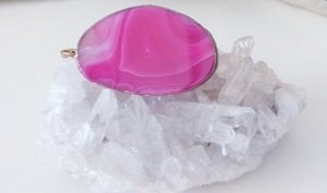 Pembe akik kolye ucu