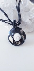 Siyah organit kolye