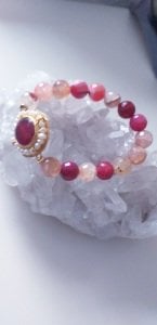 Pembe akik taşlı bileklik .