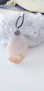 İri taneli açık renk Akik kolye ucu