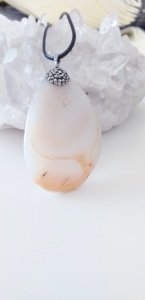 İri taneli açık renk Akik kolye ucu