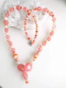 Akik pembe Kuvars kolye